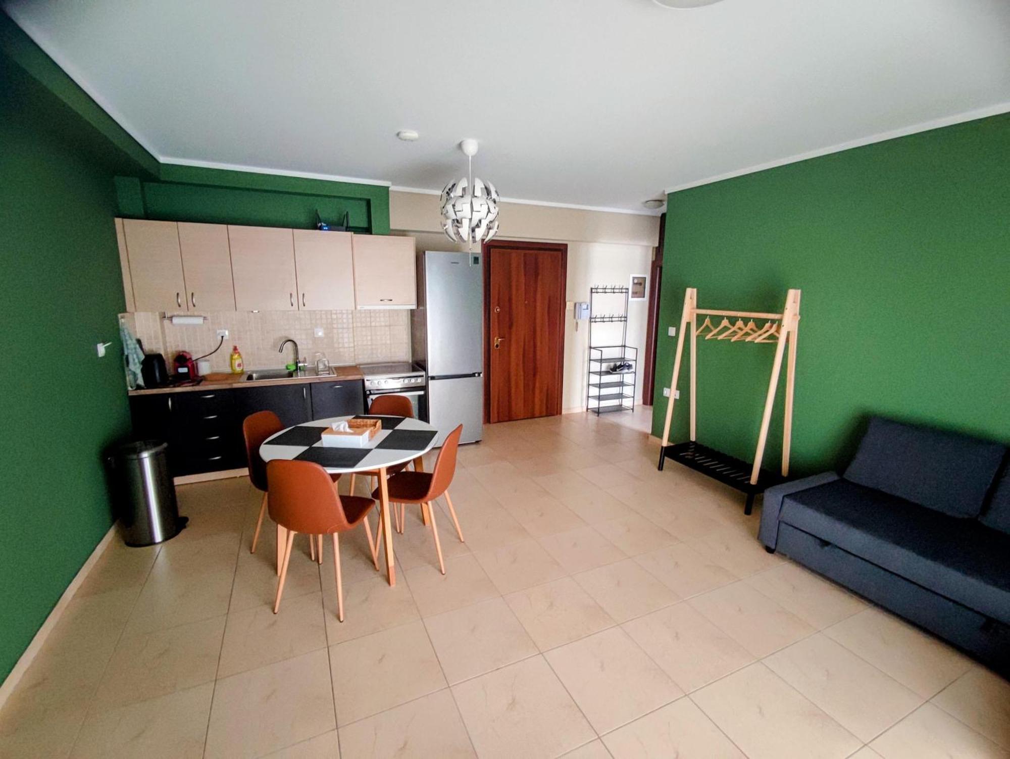Cozy Apt! Friends & Family - Private Paid Parking سالونيك المظهر الخارجي الصورة